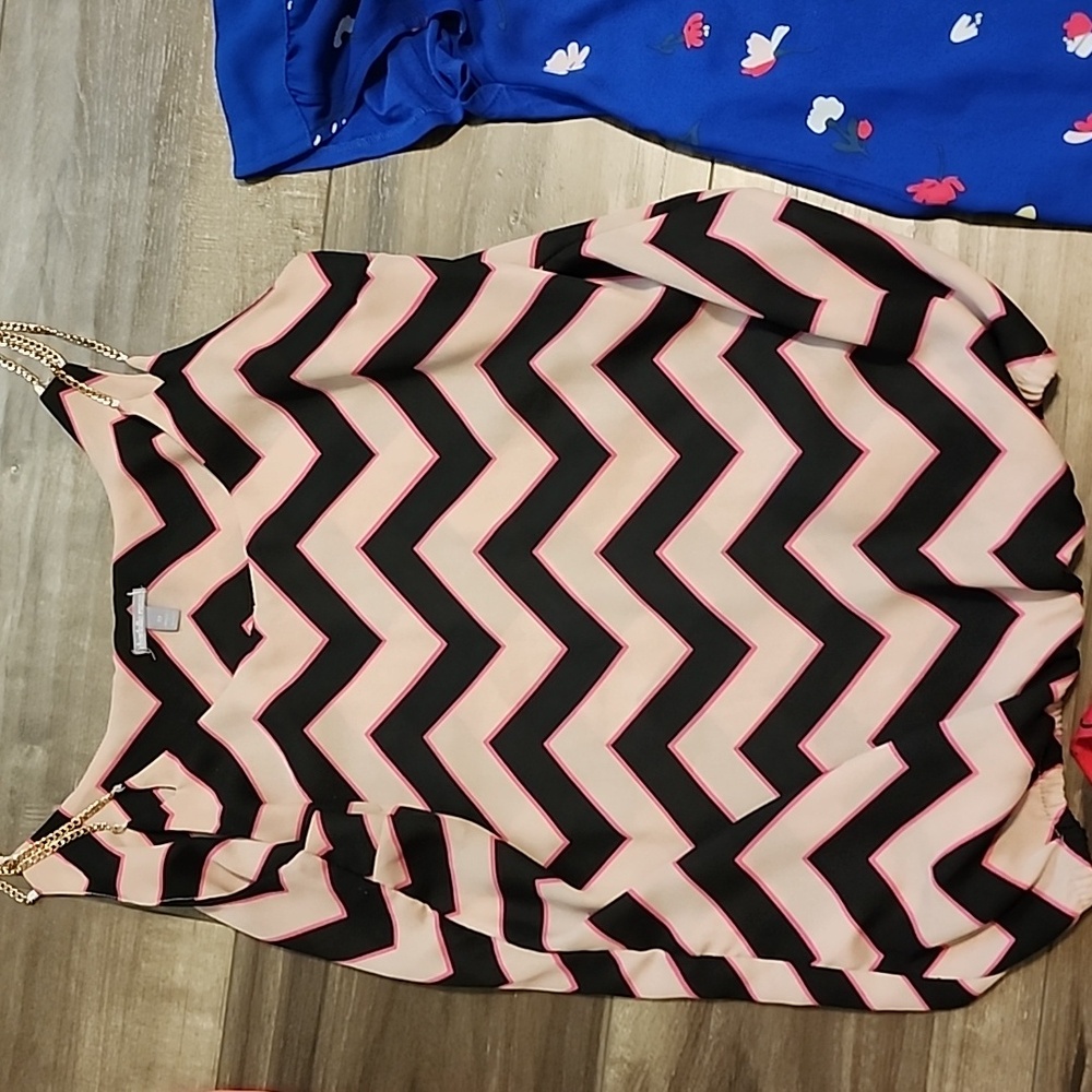 Colorful Women's Tops Collection - Picture 9 of 16